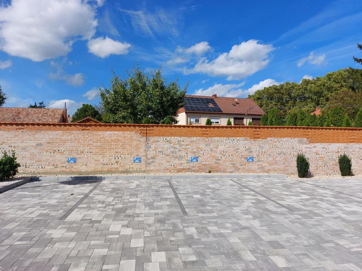 Linden Apartman 104 - Adults Only Mosonmagyarovar Exterior foto